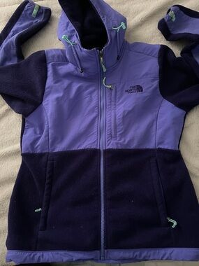 The North Face Purple & Dark Purple Hooded Jacket Women’s M